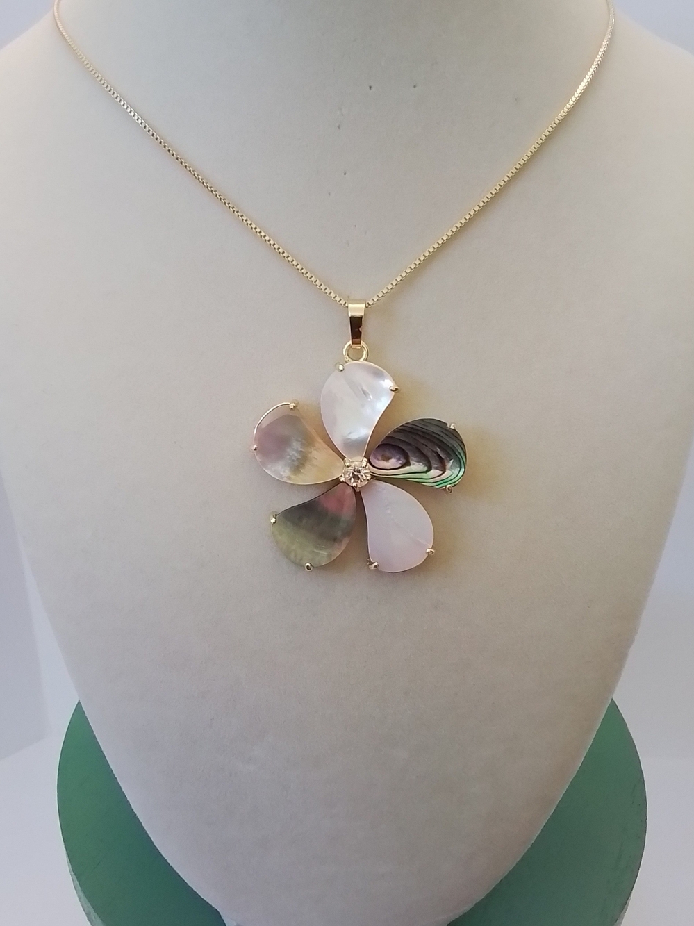 Abalone Iridescent Shell Flower Pendant Necklace